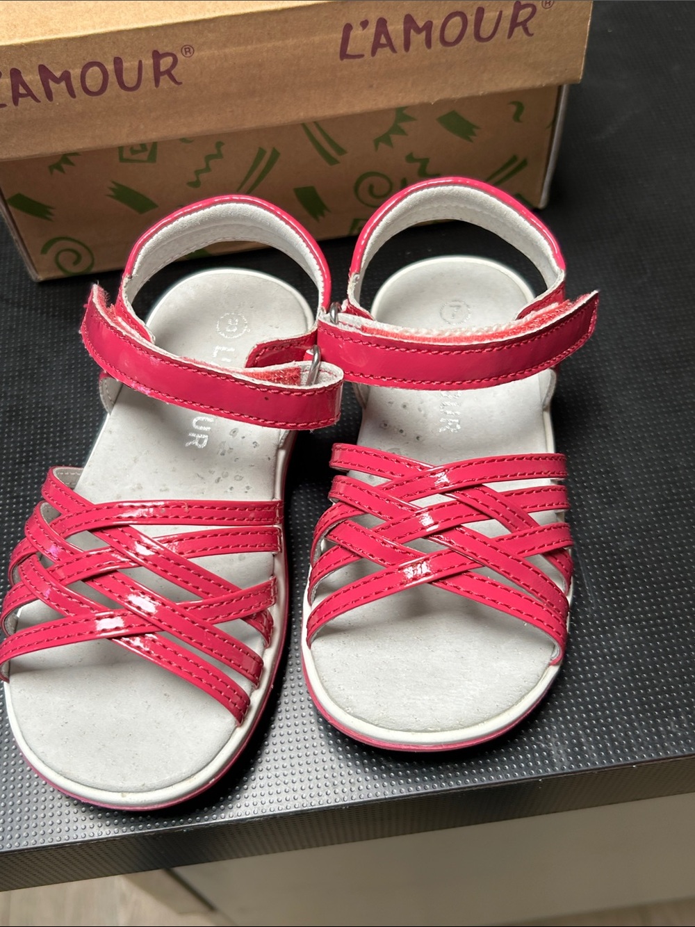 L'Amour Bright Fuschia Patent Girls' Hook-and-Loop criss cross Sandals. NWT